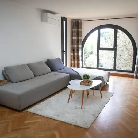 Spacious Of 90 M2 In شقة