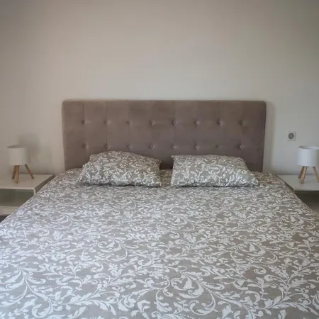 Spacious Of 90 M2 In شقة