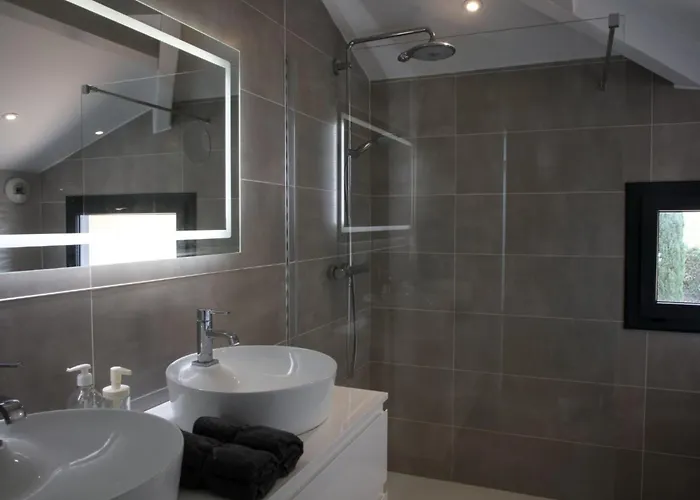 Spacious Of 90 M2 In Apartment