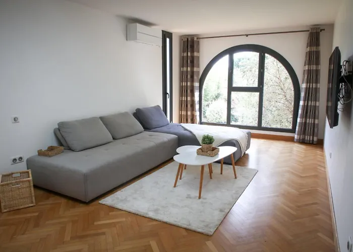 Spacious Of 90 M2 In アパート