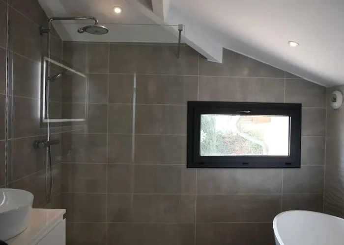 Apartment Spacious Of 90 M2 In