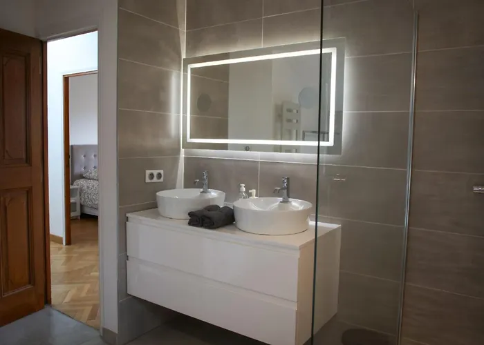 Spacious Of 90 M2 In Apartment *