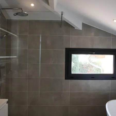 Apartment Spacious Of 90 M2 In