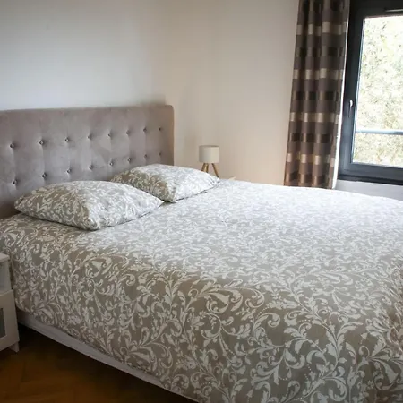 Spacious Of 90 M2 In Apartment